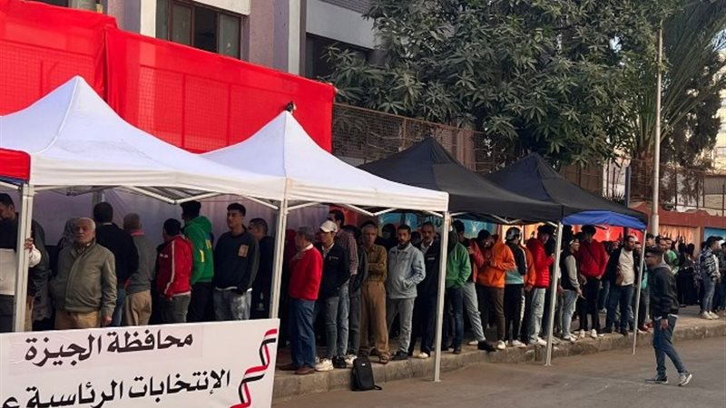 توافد الناخبين أمام اللجان الانتخابية
