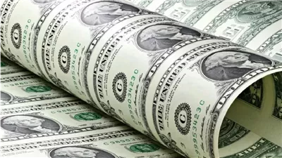 سعر الدولار يتهاوى أمام الجنيه.. اعرف بكام في البنك المركزي؟