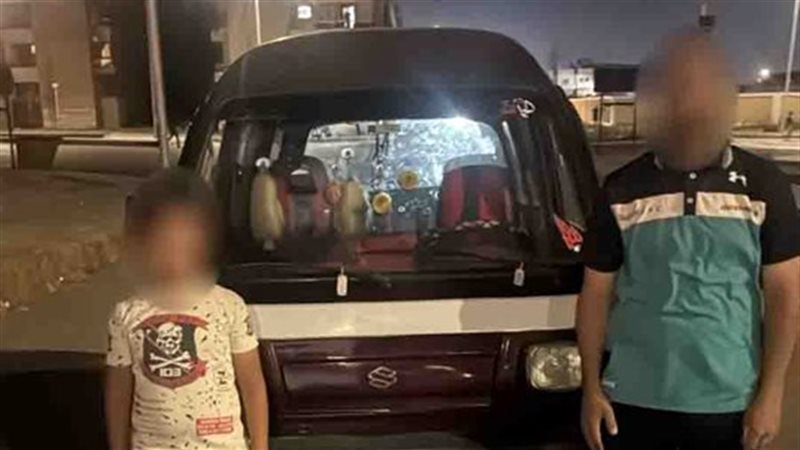 صاحب السيارة وابنه