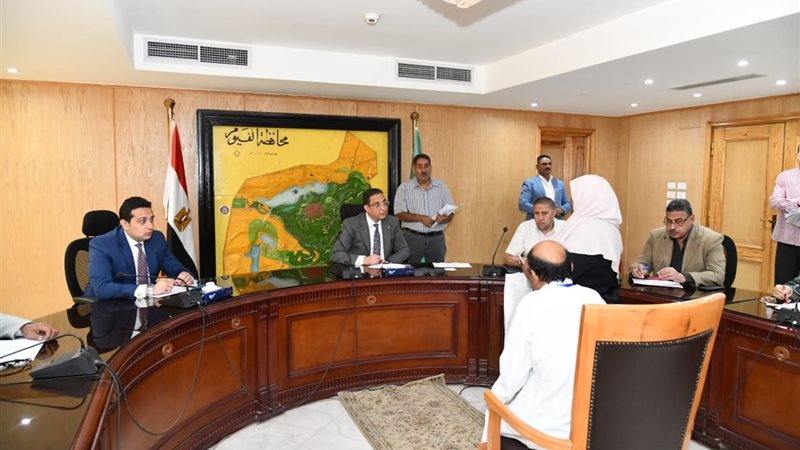 الدكتور أحمد الأنصارى محافظ الفيوم أثناء اللقاء