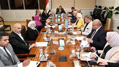 وزير الإسكان يتابع موقف مبادرتي 