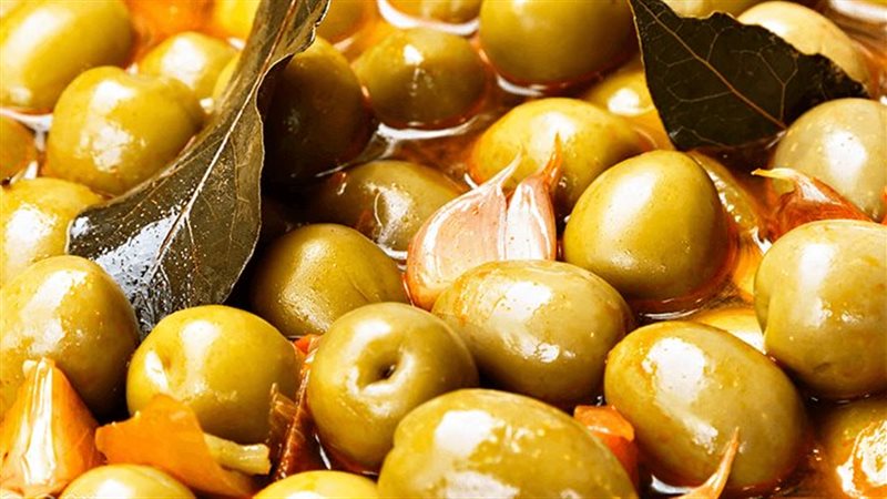 طريقة تحضير الزيتون الأخضر المخلل 