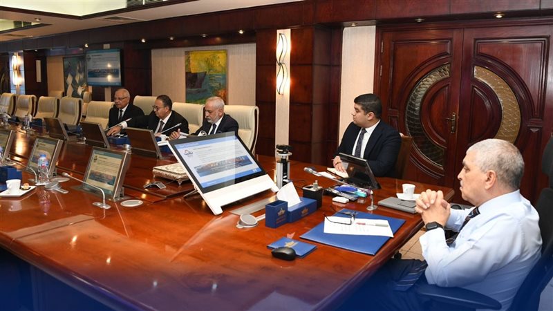 رئيس قناة السويس مع شركة UW 