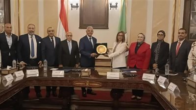 تقديم 40 منحة لطلاب وطالبات 