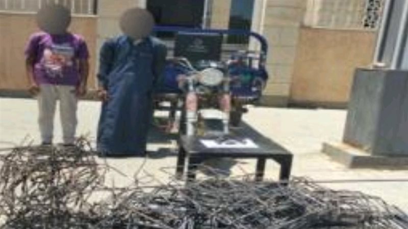 المتهمون عقب ضبطهم 