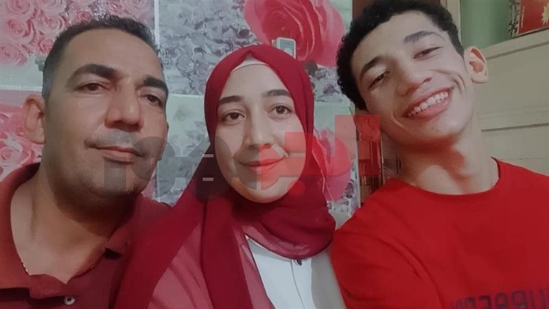 الطالبة أمنية الحاصلة علي المركز الأول بكفر الشيخ