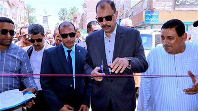 محافظ سوهاج يفتتح سوق اليوم الواحد بمدينة جهينة.. صور