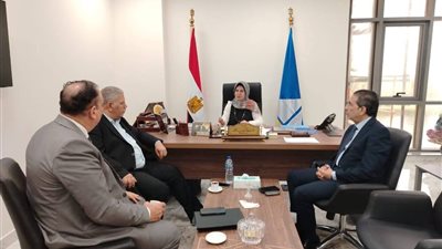 نائب محافظ دمياط تناقش إنشاء 