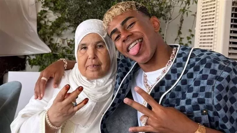 لامين يامال وجدته