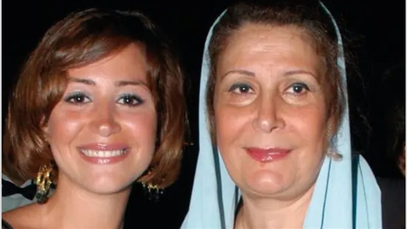 منة شلبي ووالدتها