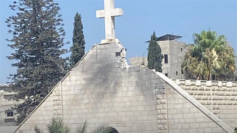 قصف كنيسة العائلة المقدسة بغزة 