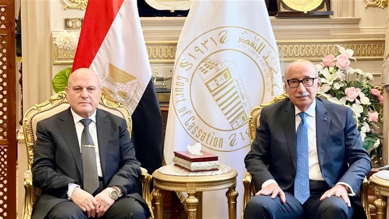 جانب من زيارة المستشار محمد الشناوى لرئيس محكمة النقض