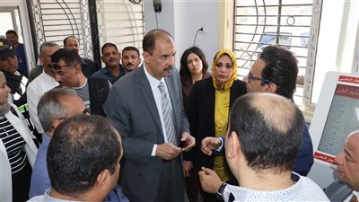 محافظ سوهاج يتفقد التشغيل التجريبي للمركز الطبي بحي الكوثر