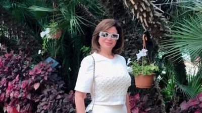 بإطلالة شبابية.. إلهام شاهين تستعرض رشاقتها في أحدث ظهور لها من لبنان
