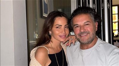 زوجة راغب علامة تدعمه على طريقة بنات الساحل الشمالي (صورة)