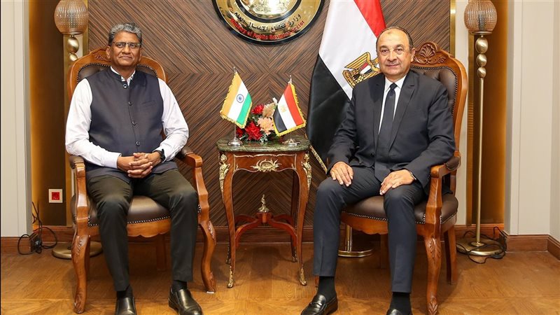 وزير قطاع الأعمال والسفير الهندي