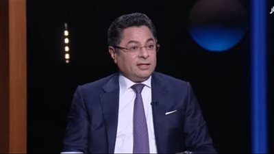 الإعلامي خالد أبو بكر يتعرض لوعكة صحية على الهواء