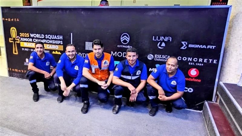 مجموعة من الاطقم الطبية المشاركة