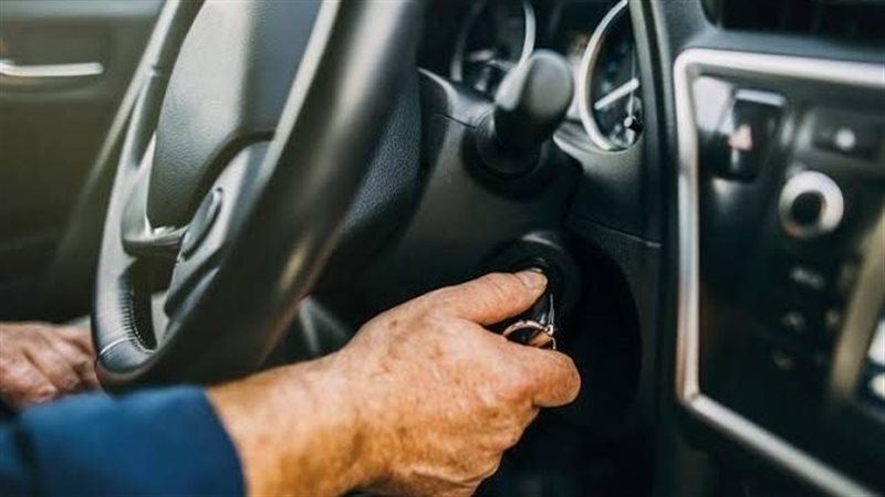 توقف المحرك عند خفض سرعة السيارة 