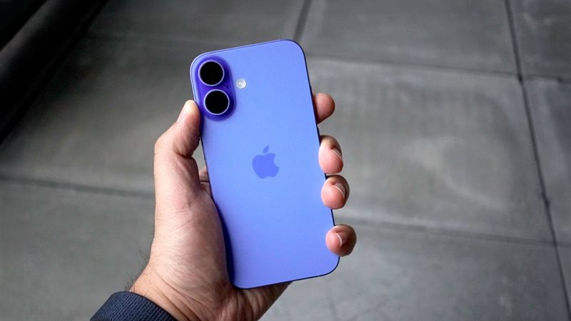 iPhone 16