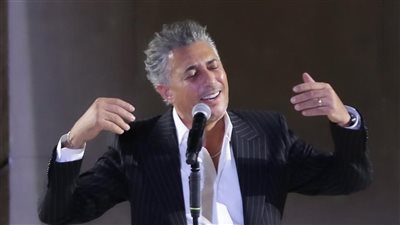صوت الأردن عمر العبداللات يشعل افتتاح 