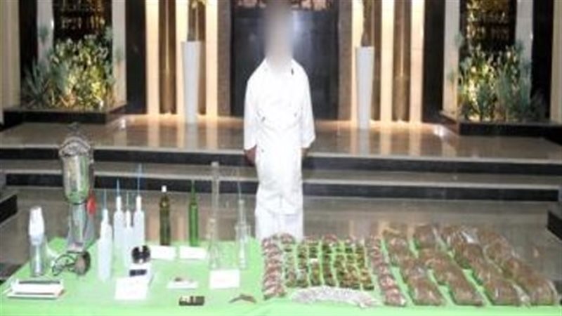 احد المتهمين عقب القبض عليه
