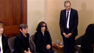 الأم المكلومة.. فيروز تتقبّل التعازي في وفاة نجلها زياد الرحباني (فيديو)