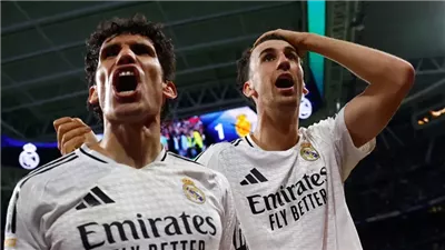 خاكوبو رامون يغادر ريال مدريد وينضم رسميا إلى كومو الإيطالي
