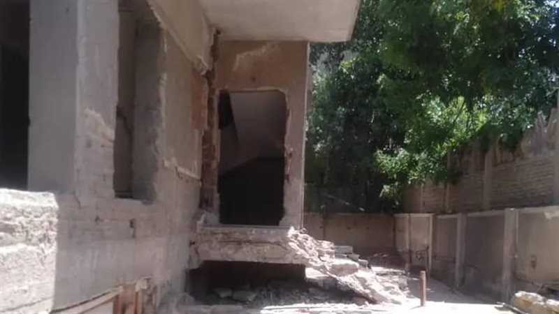 رئيس حي مصر الجديدة يتدخل لإيقاف أعمال مخالفة بالعقار 5-7
