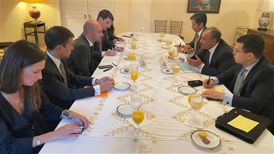 وزير الخارجية والهجرة يلتقى مع نظيره الفرنسى لبحث حل الدولتين 