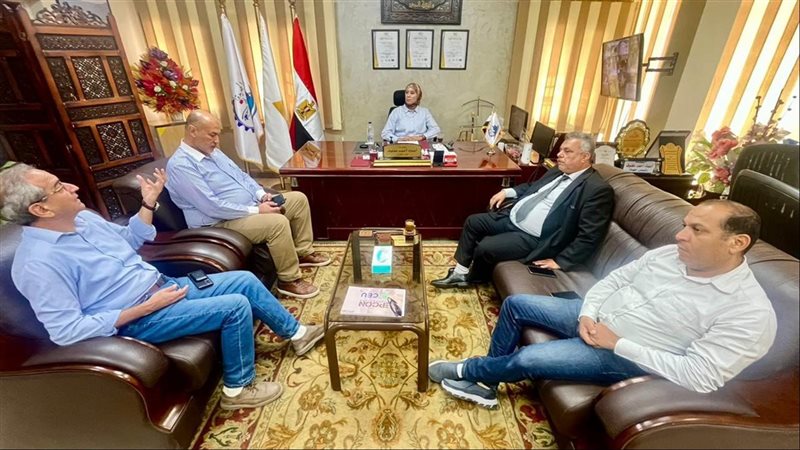 مسؤلو مدينة السويس الجديدة ووفد شركة البترول