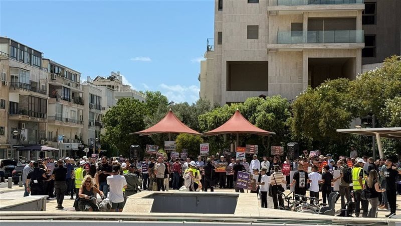 مظاهرات في تل أبيب أمام السفارة المصرية