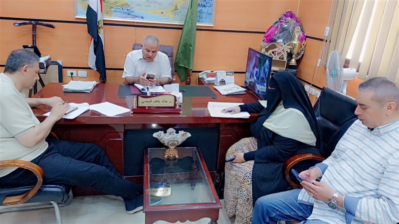 وكيل وزارة تعليم الفيوم اثناء الاجتماع