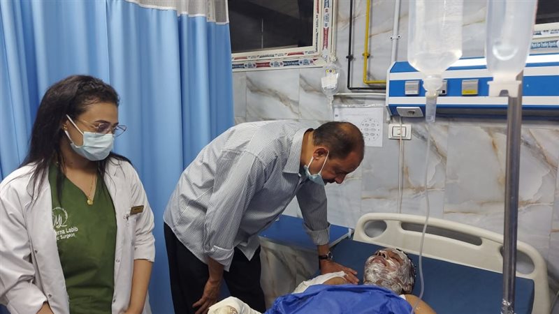 جانب من زيارة المحافظ للمصابين