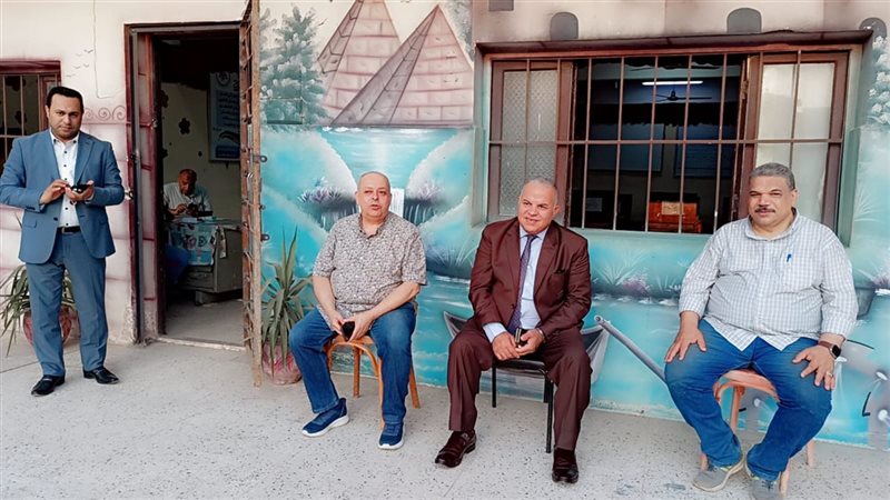 وكيل وزارة التربية والتعليم بالفيوم يتابع توزيع الاسئلة