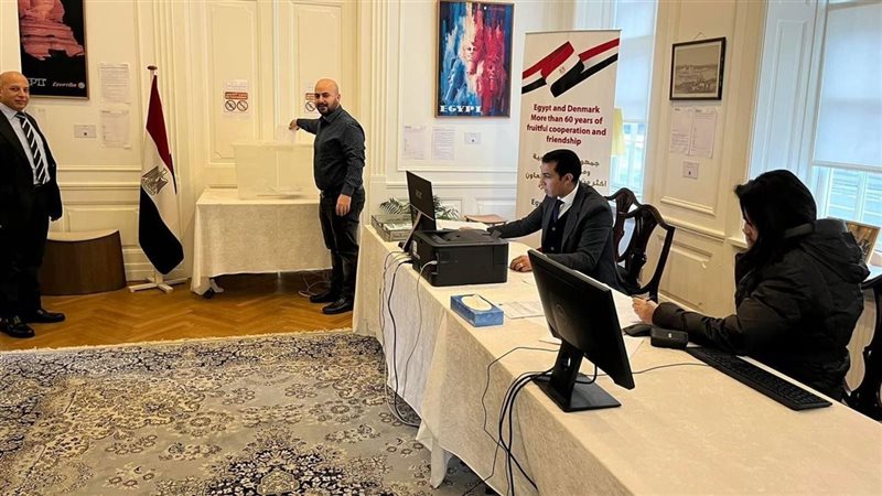 إقبال المواطنين بالدنمارك على الإدلاء بأصواتهم