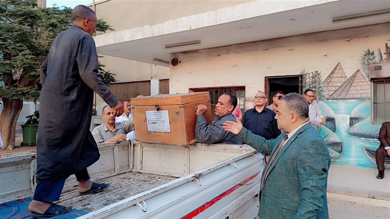 وكيل وزارة التربية والتعليم أثناء الجولة