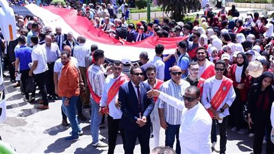 بمشاركة 3000 طالب وطالبة.. مسيرة حاشدة بجامعة سوهاج للمشاركة بانتخابات الشيوخ