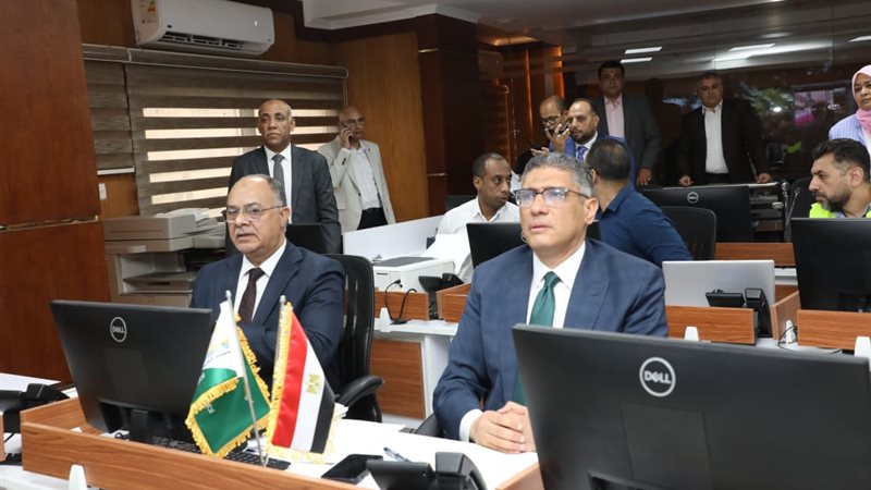 محافظ الجيزة خلال الاجتماع 