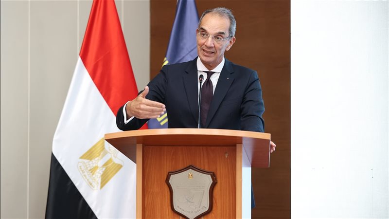 عمرو طلعت وزير الاتصالات وتكنولوجيا المعلومات 