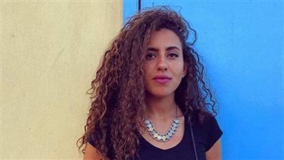 علبة شوكولاتة ناقصة.. منة عدلي القيعي تهاجم محل حلويات