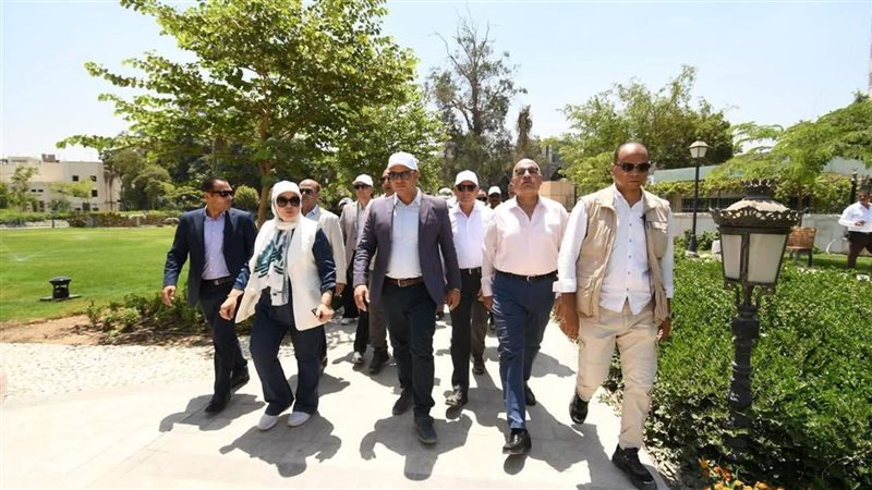 وزير الإسكان ومحافظ القاهرة 