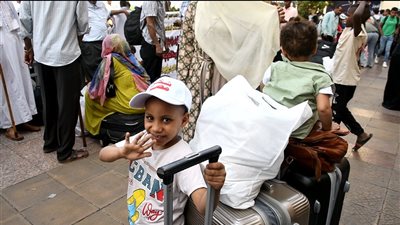 مستنيين القطار.. توافد السودانيين بمحطة رمسيس قبل وصول القطار الرابع للرجوع لبلادهم