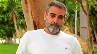 أحمد عبد العزيز يحصد جائزة الإبداع والتميز بمهرجان همسه للآداب والفنون في دورته الــ 13