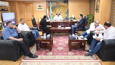 محافظ الفيوم يلتقي أعضاء مجلسي النواب والشيوخ لبحث مطالب المواطنين