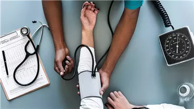 بدون أدوية.. 8 خطوات عملية للسيطرة على ارتفاع ضغط الدم