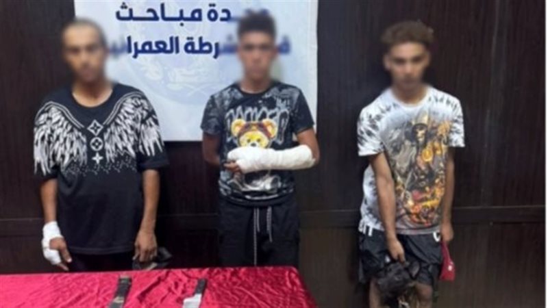 المتهمون عقب ضبطهم 