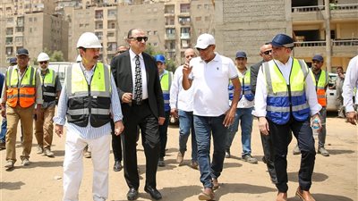 وزير قطاع الأعمال يتفقد مشروع إنشاء مجمع مدارس تنفذه شركة النصر للمقاولات بالجيزة