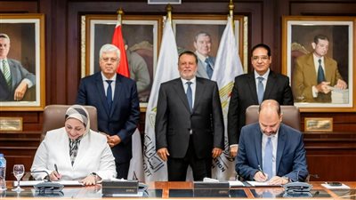 توقيع اتفاقيتي شراكة بين المعهد المصرفي وجامعتي القاهرة وسوهاج