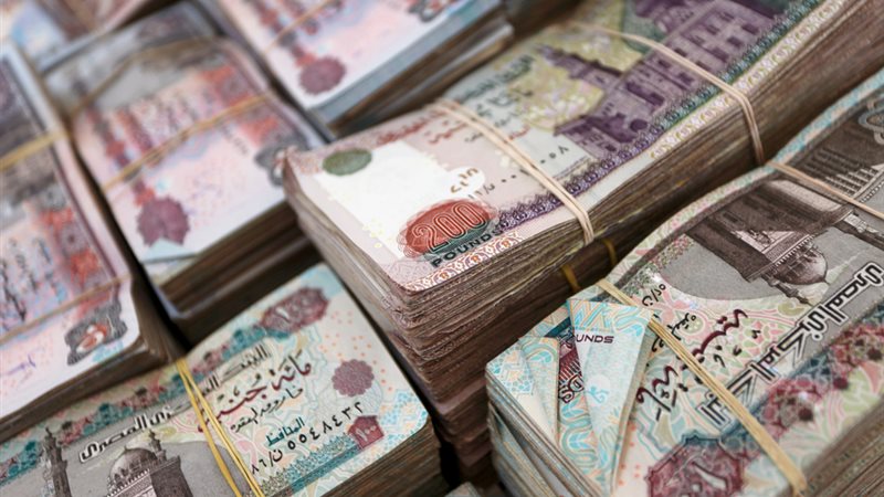 رفع سقف البطاقات الدولية لتأمين العملة